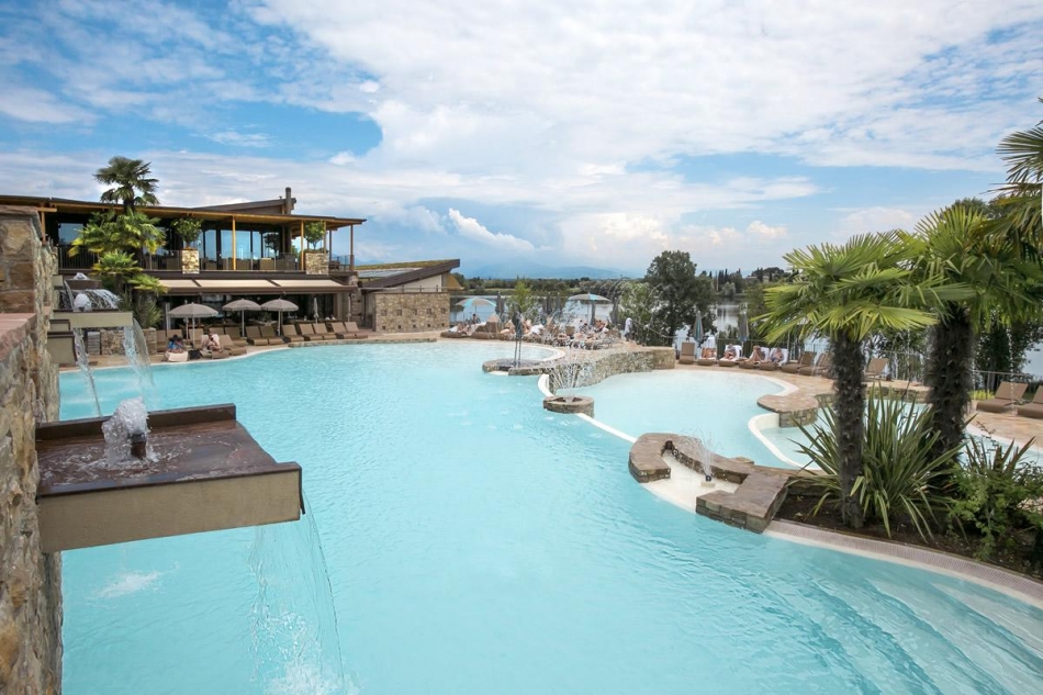 <br />
<b>Warning</b>:  Illegal string offset 'title' in <b>/home/gogardacssd/public_html/pages/minisite.php</b> on line <b>619</b><br />
