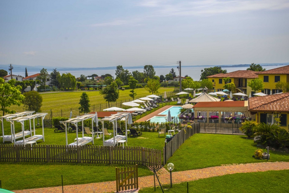 <br />
<b>Warning</b>:  Illegal string offset 'title' in <b>/home/gogardacssd/public_html/pages/minisite.php</b> on line <b>619</b><br />
