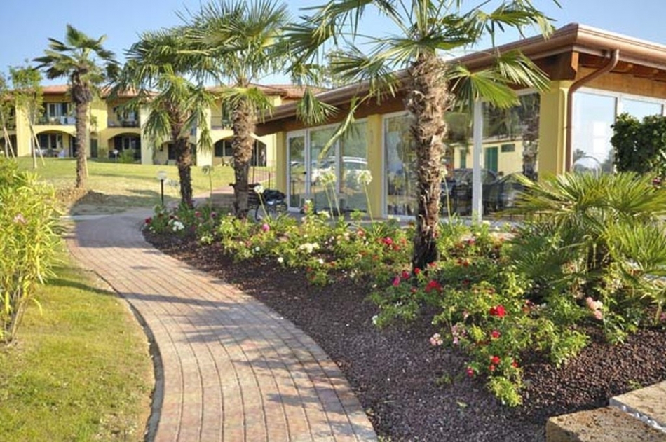 <br />
<b>Warning</b>:  Illegal string offset 'title' in <b>/home/gogardacssd/public_html/pages/minisite.php</b> on line <b>619</b><br />
