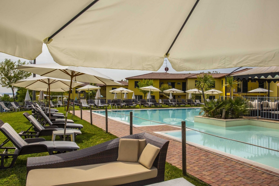 <br />
<b>Warning</b>:  Illegal string offset 'title' in <b>/home/gogardacssd/public_html/pages/minisite.php</b> on line <b>619</b><br />
