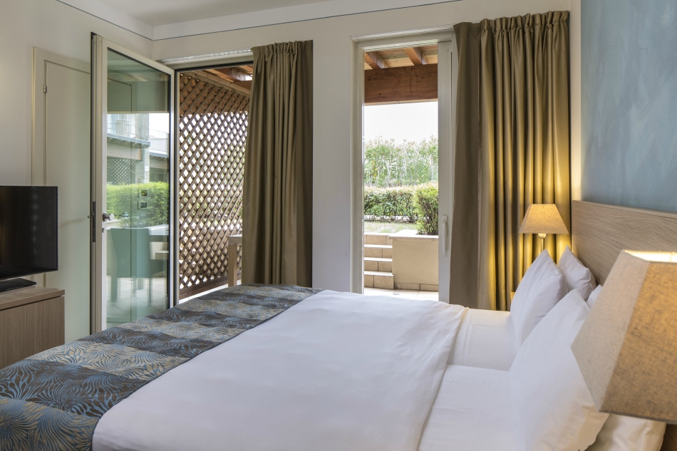 <br />
<b>Warning</b>:  Illegal string offset 'title' in <b>/home/gogardacssd/public_html/pages/minisite.php</b> on line <b>619</b><br />
