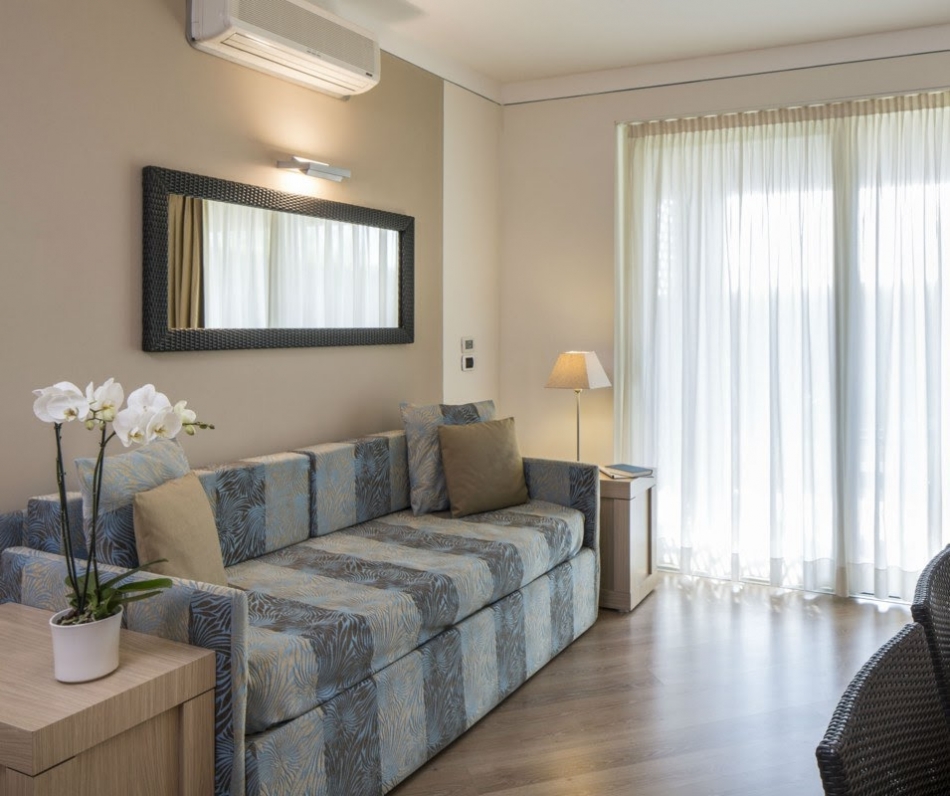 <br />
<b>Warning</b>:  Illegal string offset 'title' in <b>/home/gogardacssd/public_html/pages/minisite.php</b> on line <b>619</b><br />
