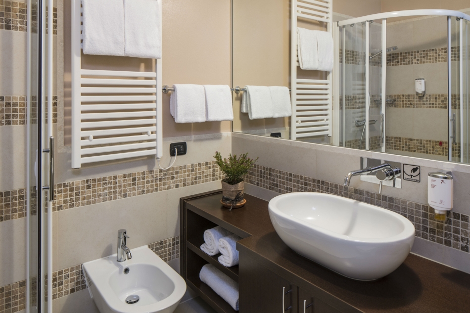 <br />
<b>Warning</b>:  Illegal string offset 'title' in <b>/home/gogardacssd/public_html/pages/minisite.php</b> on line <b>619</b><br />
