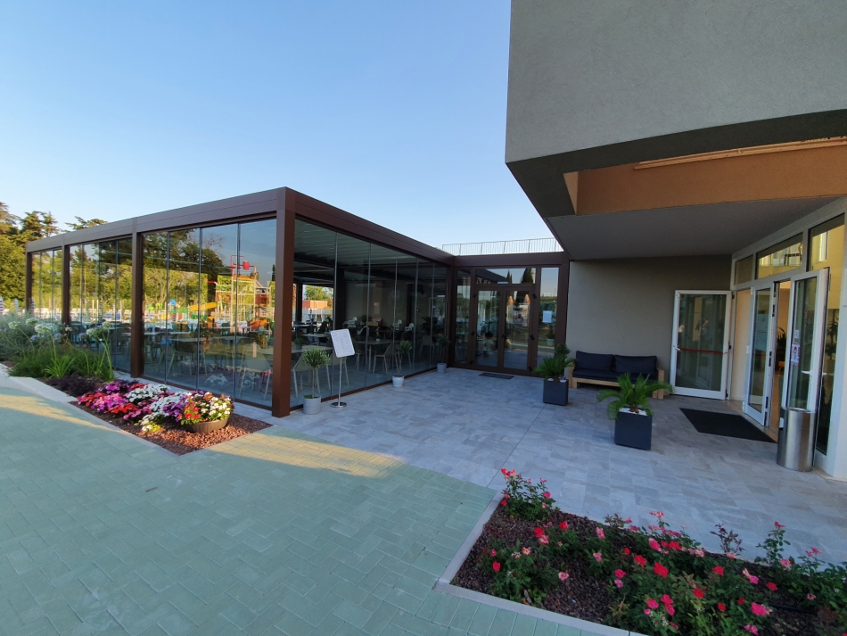 <br />
<b>Warning</b>:  Illegal string offset 'title' in <b>/home/gogardacssd/public_html/pages/minisite.php</b> on line <b>619</b><br />
